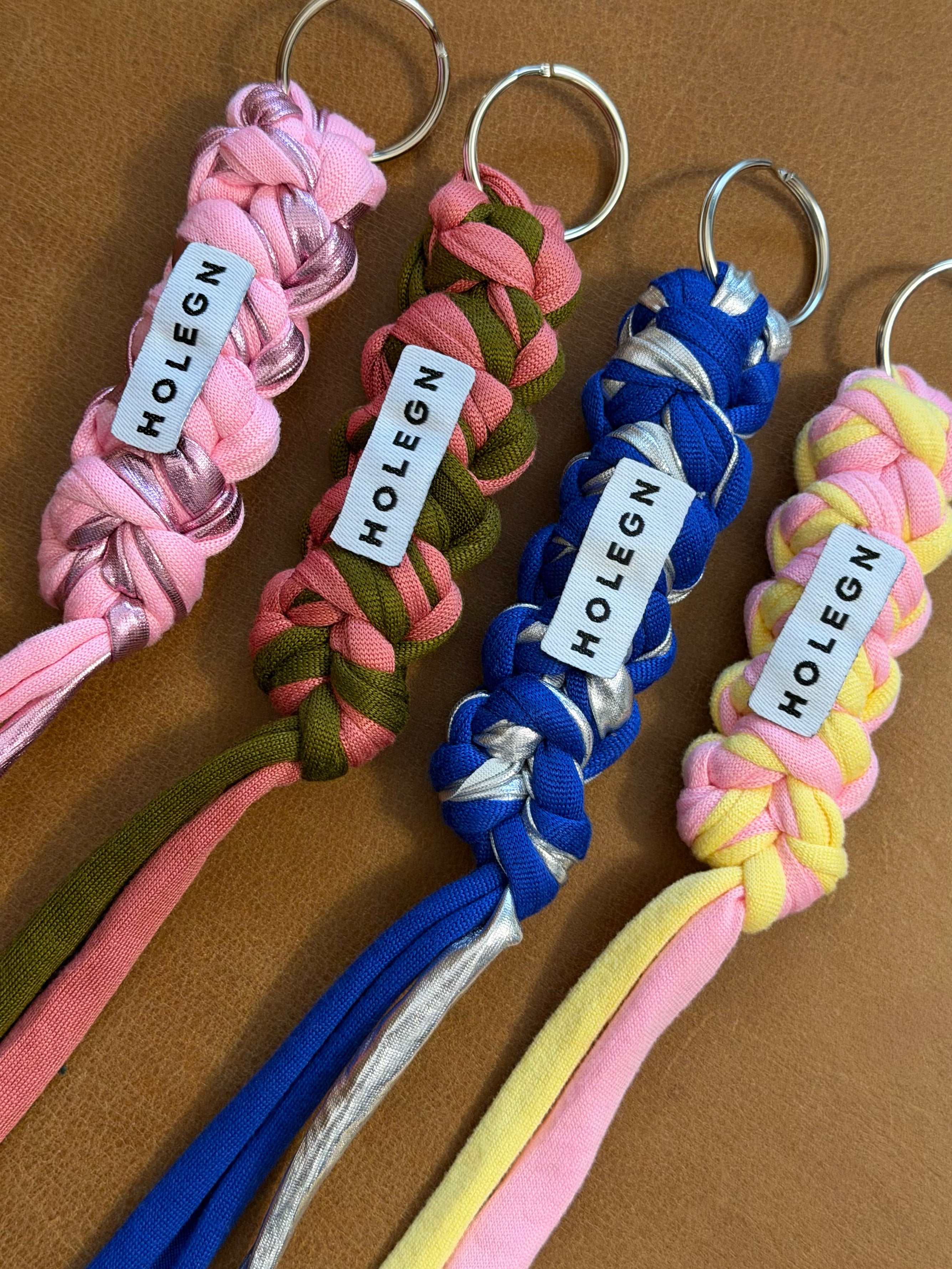 HOLEGN CROCHET KEYRING